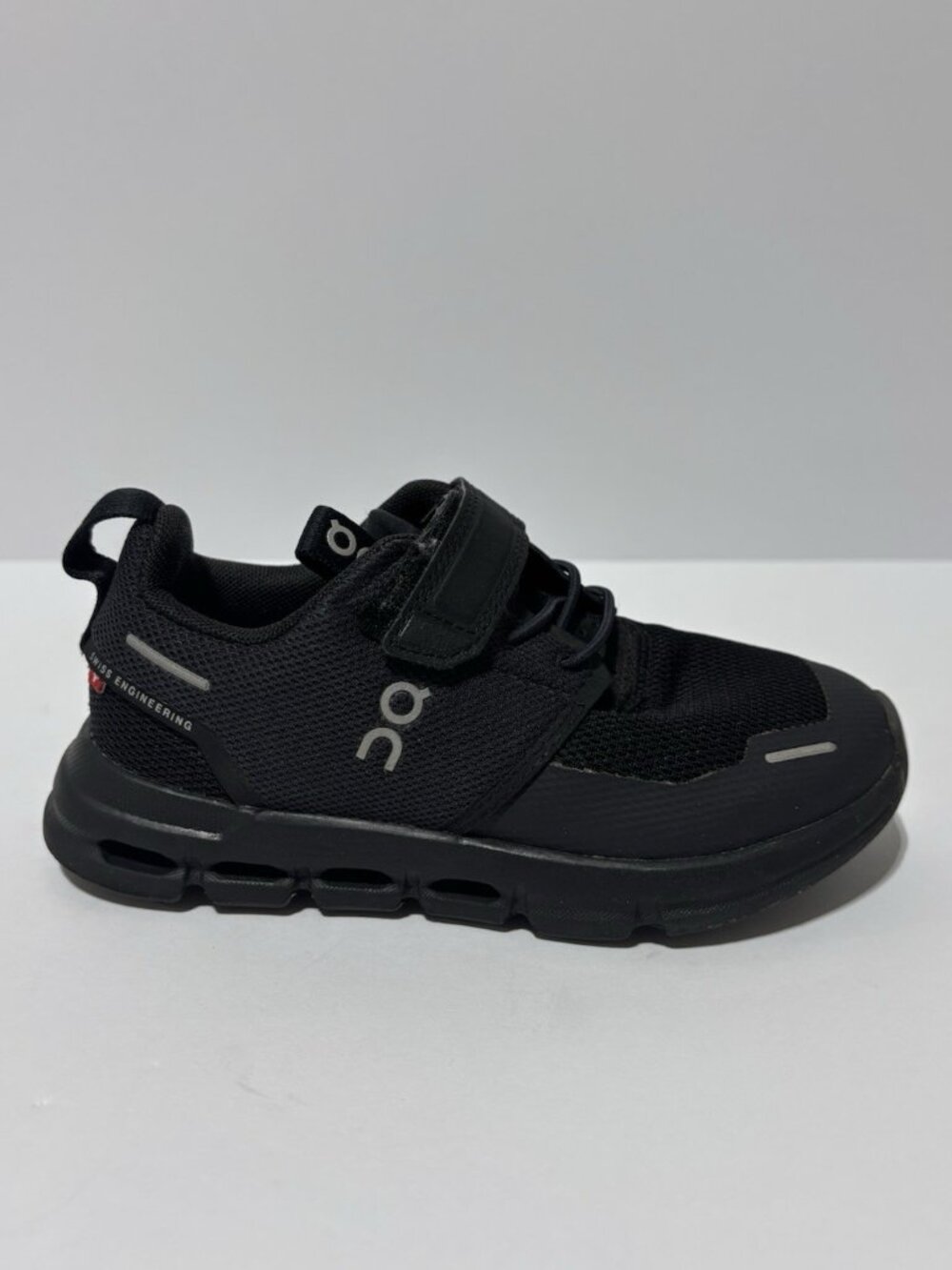 On Little Kids’ Cloud Play Black Running Shoes, Size 11K